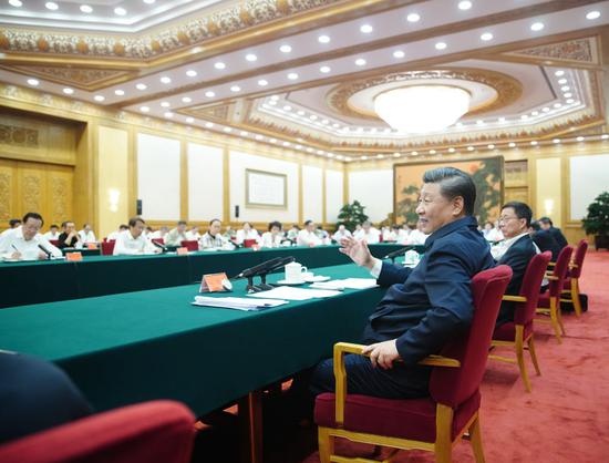 ↑ 9月22日，习近平在京主持召开教育文化卫生体育领域专家代表座谈会并发表重要讲话，就“十四五”时期经济社会发展听取意见和建议。新华社记者 鞠鹏 摄
