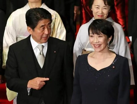 安倍（左）、高市图：资料