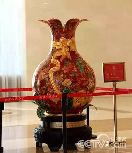  国泰“榴”方尊