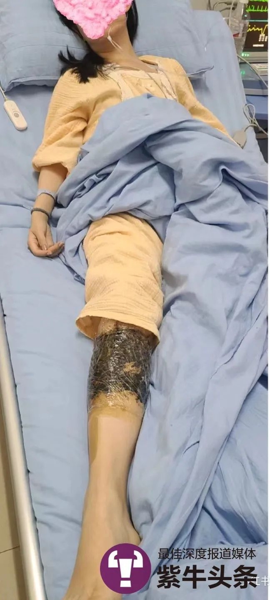  躺在病床上接受治疗的韩韩