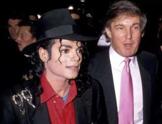  ·迈克尔·杰克逊（左）和特朗普