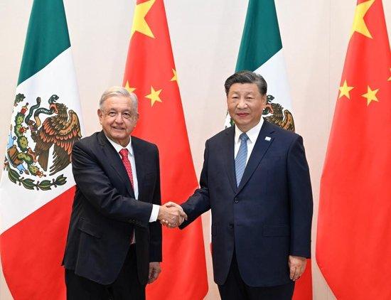 当地时间11月16日上午，国家主席习近平在旧金山会见墨西哥总统洛佩斯。