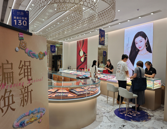 ▲门店促销活动吸引年轻人