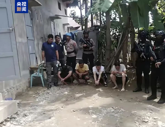  △&nbsp;印尼执法部门抓捕现场