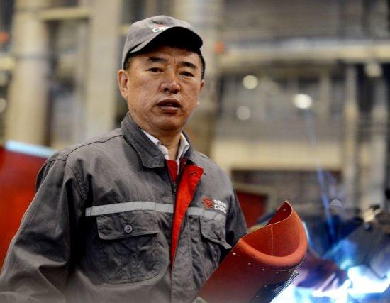 正在工作的李万君。中车长客供图