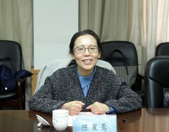 1984年，还不到20岁的陈星莺以优异的成绩大学毕业，分配到华东水利学院（现河海大学）做教师。