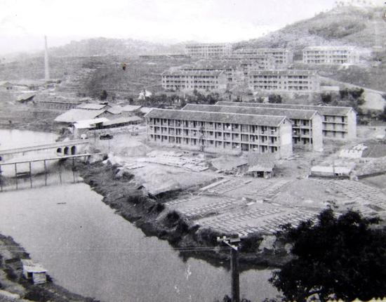  跃进厂家属区正在建设的场景。受访者供图
