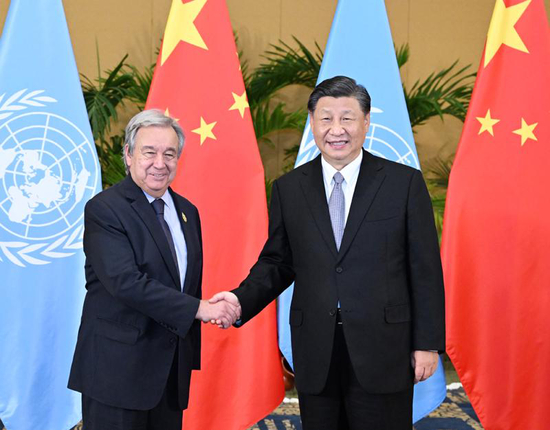 ▲ 当地时间2022年11月16日，习近平主席在印度尼西亚巴厘岛会见联合国秘书长古特雷斯。