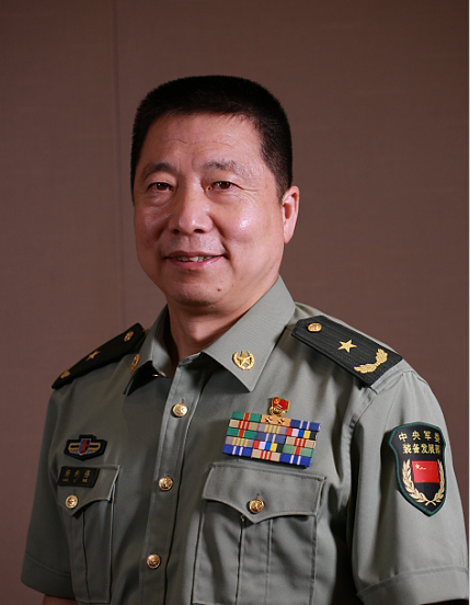  ·2021年8月30日，杨利伟在北京接受本刊专访。（本刊记者 侯欣颖/摄）