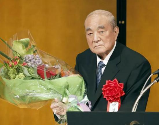 现年100岁的日本前首相中曾根康弘
