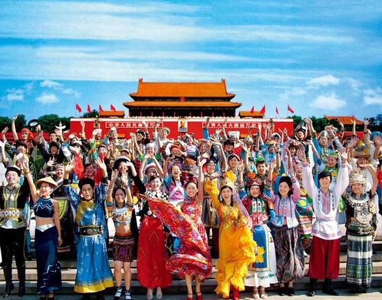 △中国传统节日凝结着中华民族的民族精神和民族情感，承载着中华民族的文化血脉和思想精华，是维系国家统一、民族团结和社会和谐的重要精神纽带。