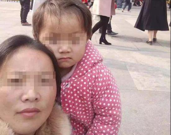 ▲小凤雅及其母亲。