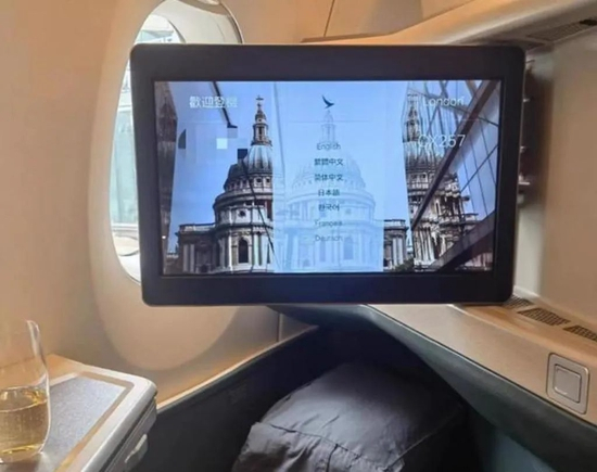 　国泰航空机上服务系统语言设置&nbsp; 图：资料