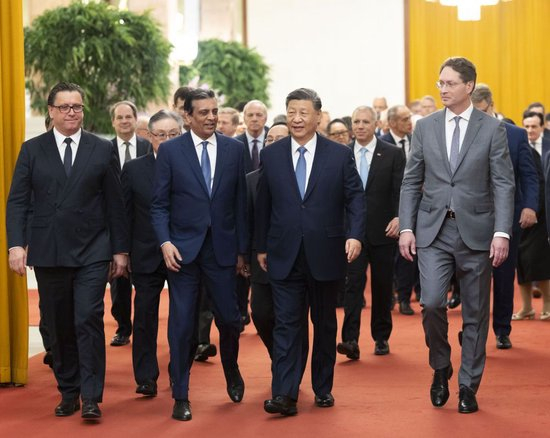 3月28日上午，国家主席习近平在北京人民大会堂会见国际工商界代表。新华社记者 黄敬文 摄