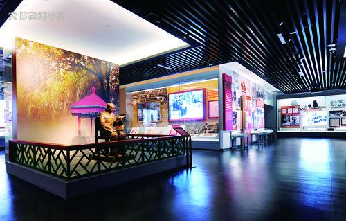  雕塑组合壁饰景观：毛泽东同志在香山双清别墅