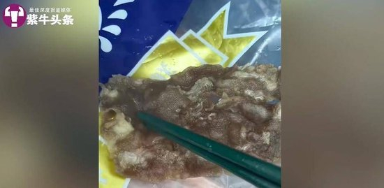  网友“奉贤周公子”质疑在李维刚直播间买到了合成肉