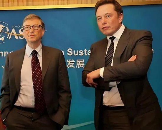 盖茨(左)与马斯克早年也曾当面“切磋”图:资料