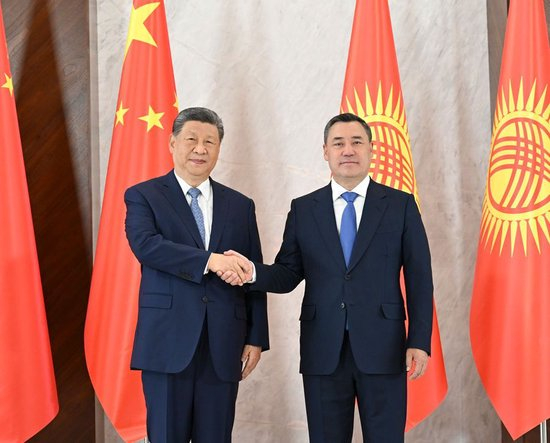 当地时间8月31日上午，吉尔吉斯斯坦总统扎帕罗夫同中国国家主席习近平在比什凯克和谐宫举行会谈。新华社记者 谢环驰 摄