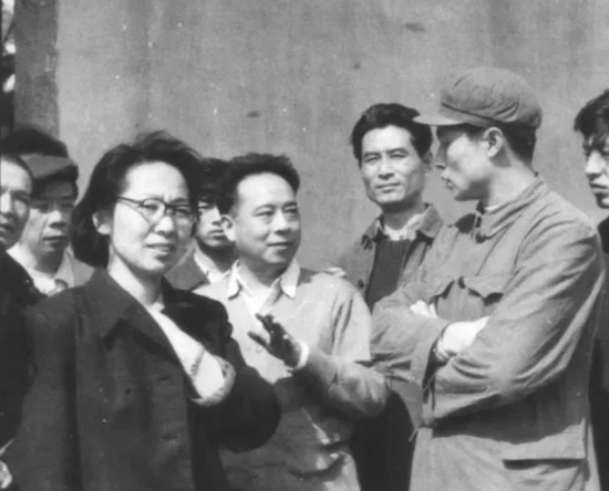  △电影《烈火中永生》剧组在重庆拍摄