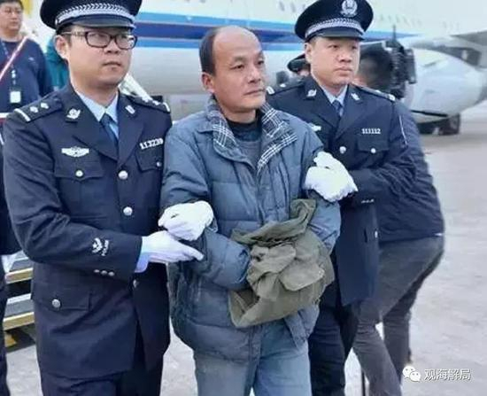 周骥阳被通缉后藏身工地