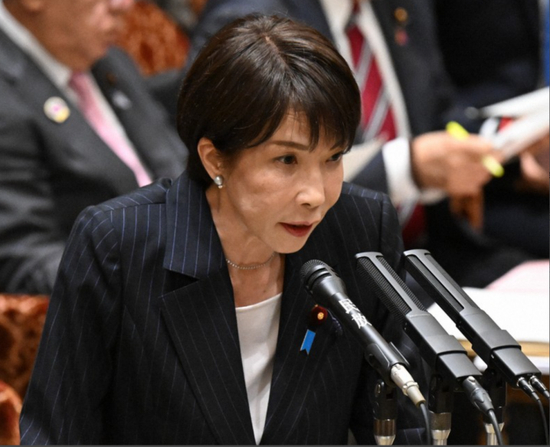 日本首相高市早苗16日在日本国会回答提问。图源：日媒