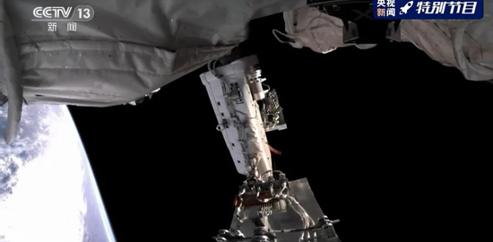  △全景相机A拍摄的舱外画面