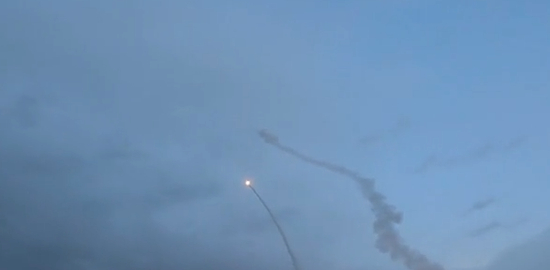 伊朗发动“真实承诺-4”第85波打击 美国一F-16战斗机被击中_乐游天下