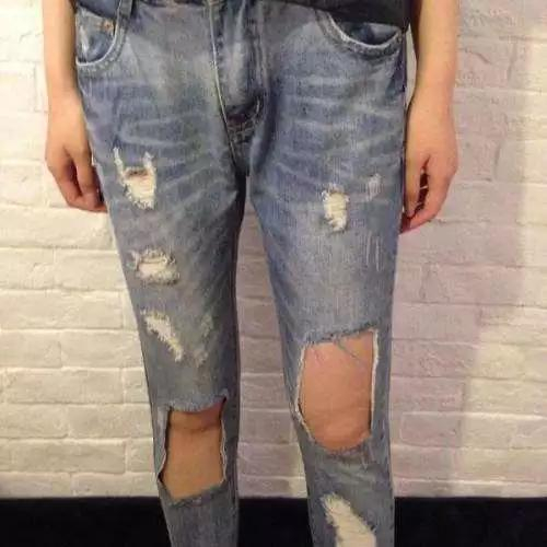 　　破洞裤子代表了行业经济的不景气