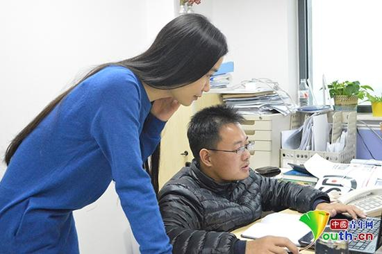 　　环境工程专业博士解建波毕业后成为一名新时代的环卫人，致力于让环境越来越好。 中国青年网记者 杜美辰 摄