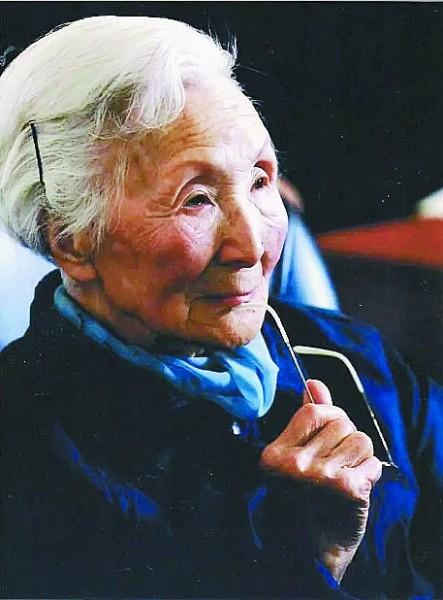 &nbsp;&nbsp;&nbsp;&nbsp;李佩