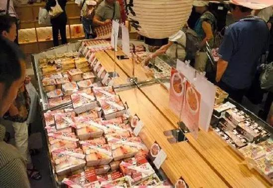▲日本超市也有铁路便当出售