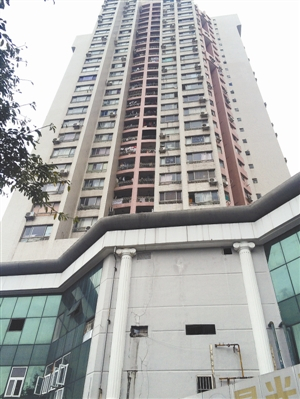 高达31层的“烂尾楼”住着上千人。