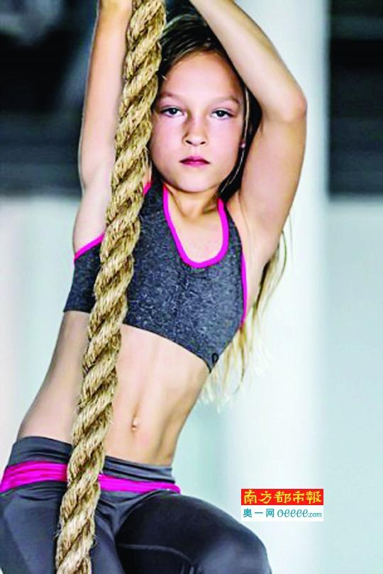 米拉的日常体能训练包括长跑、游泳、举重、柔韧训练、拳击格斗和障碍穿越等。网络图片