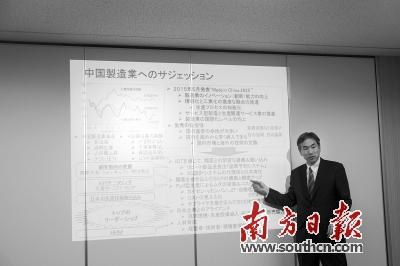 山口胜彦分析中、日、德、美四国制造业升级路径的异同。李慧君摄