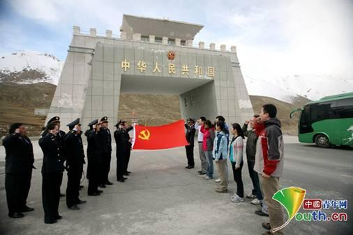 新疆检验检疫局红其拉甫办事处全体职工。红其拉甫办事处供图