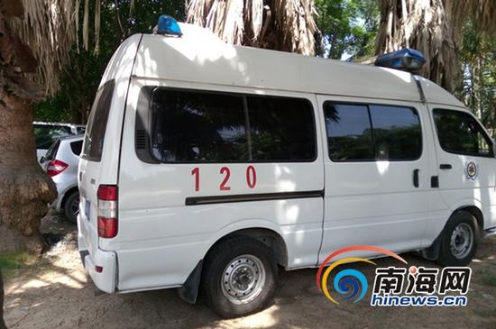 这辆河南籍救护车车身印有“120”标志。南海网见习记者 叶俊一 摄