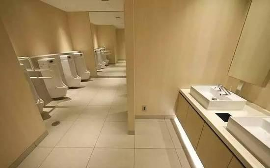 打开门之后，不得不感叹日本人的人性化设计。