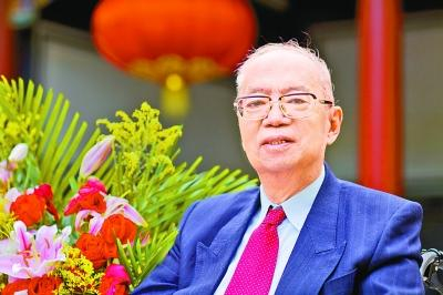 赵家和在清华园留影。