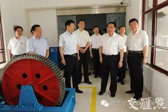 李强（前排中）在三河闸