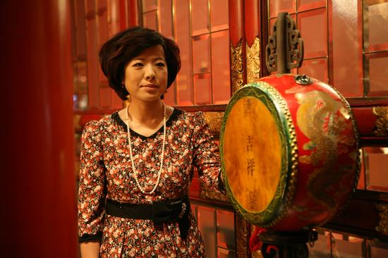 图为老舍茶馆第二代“掌门人”尹智君。受访者供图