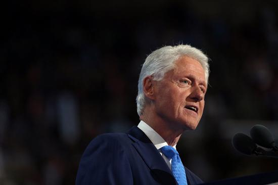 美国前总统比尔·克林顿在美国民主党全国代表大会上演讲。网络截图
