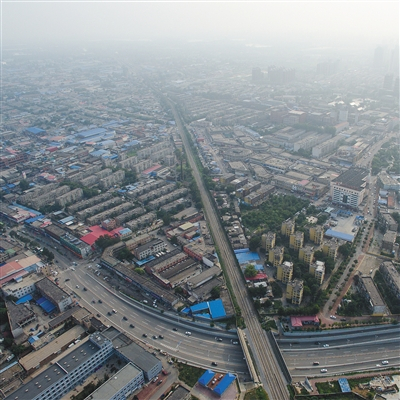 7月24日，唐山新华道沿线。 新京报记者 王子诚 摄