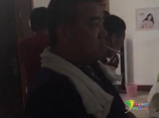 讨债公司人员。视频截图