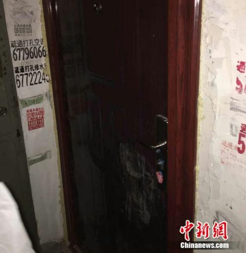 图为黑中介踹门过后的场景。受访者供图