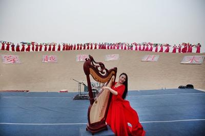 全球首场沙漠箜篌音乐会在新疆巴州且末县盛大开幕 朱小辉摄&nbsp;