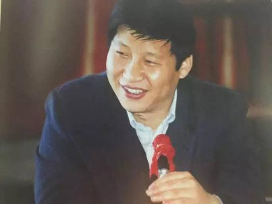 1988年至1990年，习近平同志任中共宁德地委书记。（图片来自《摆脱贫困》）