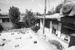 高承勇老家的房子已多年未住人 西部商报记者 丁凯 摄