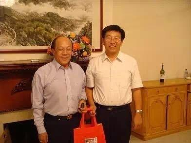 黄士豪（左）