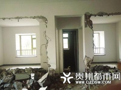 被敲得一塌糊涂的一楼