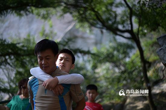 下山的时候，小宇有些不甘